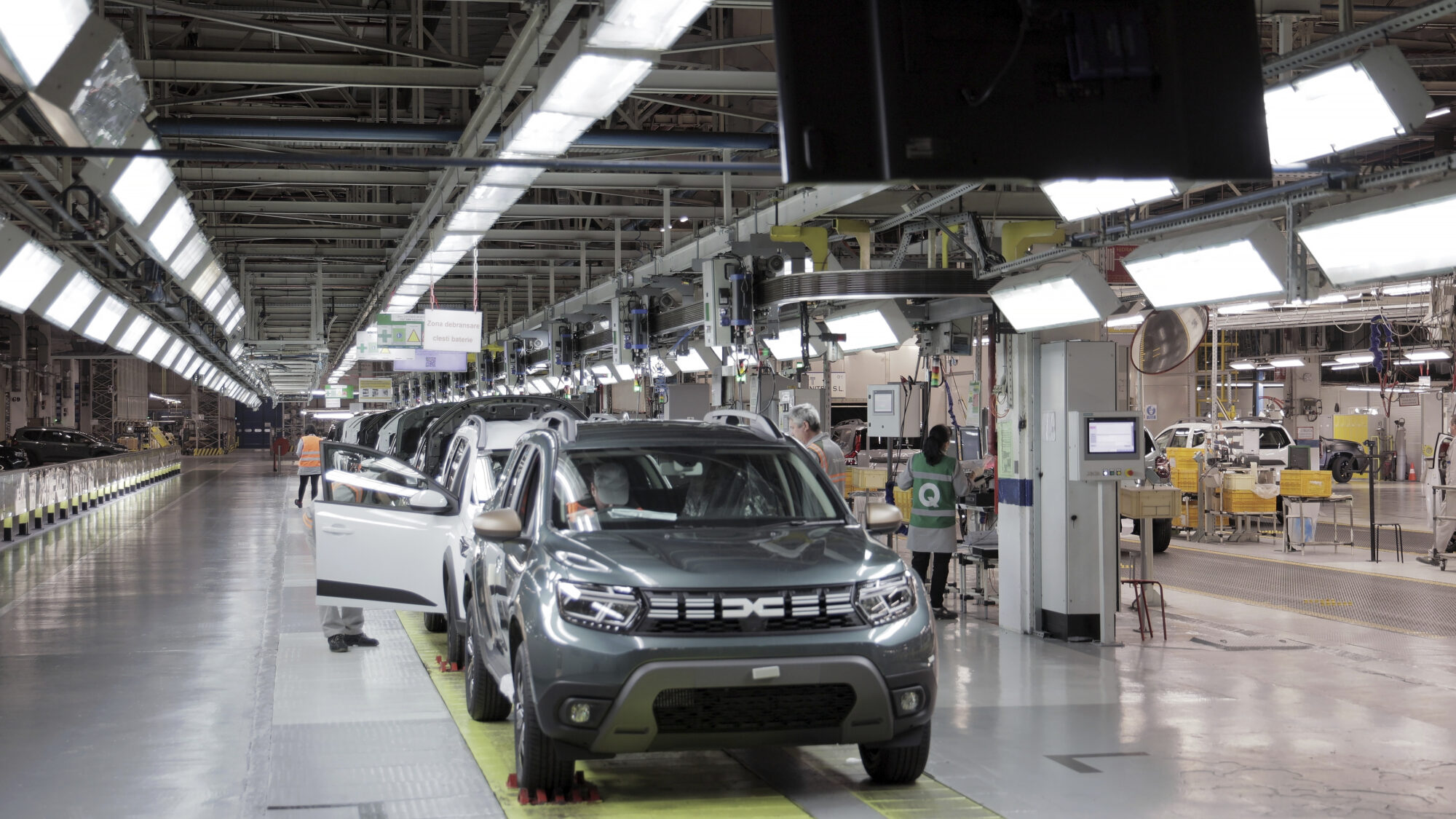 Story - L’exploit industriel de Dacia pour changer l’identité visuelle de ses véhicules